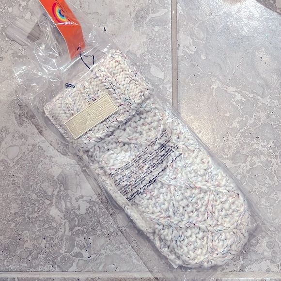 Kurt Geiger Metallic Cable Knit Mittens Bone Multi , One Size New w/Tag - Picture 4 of 4